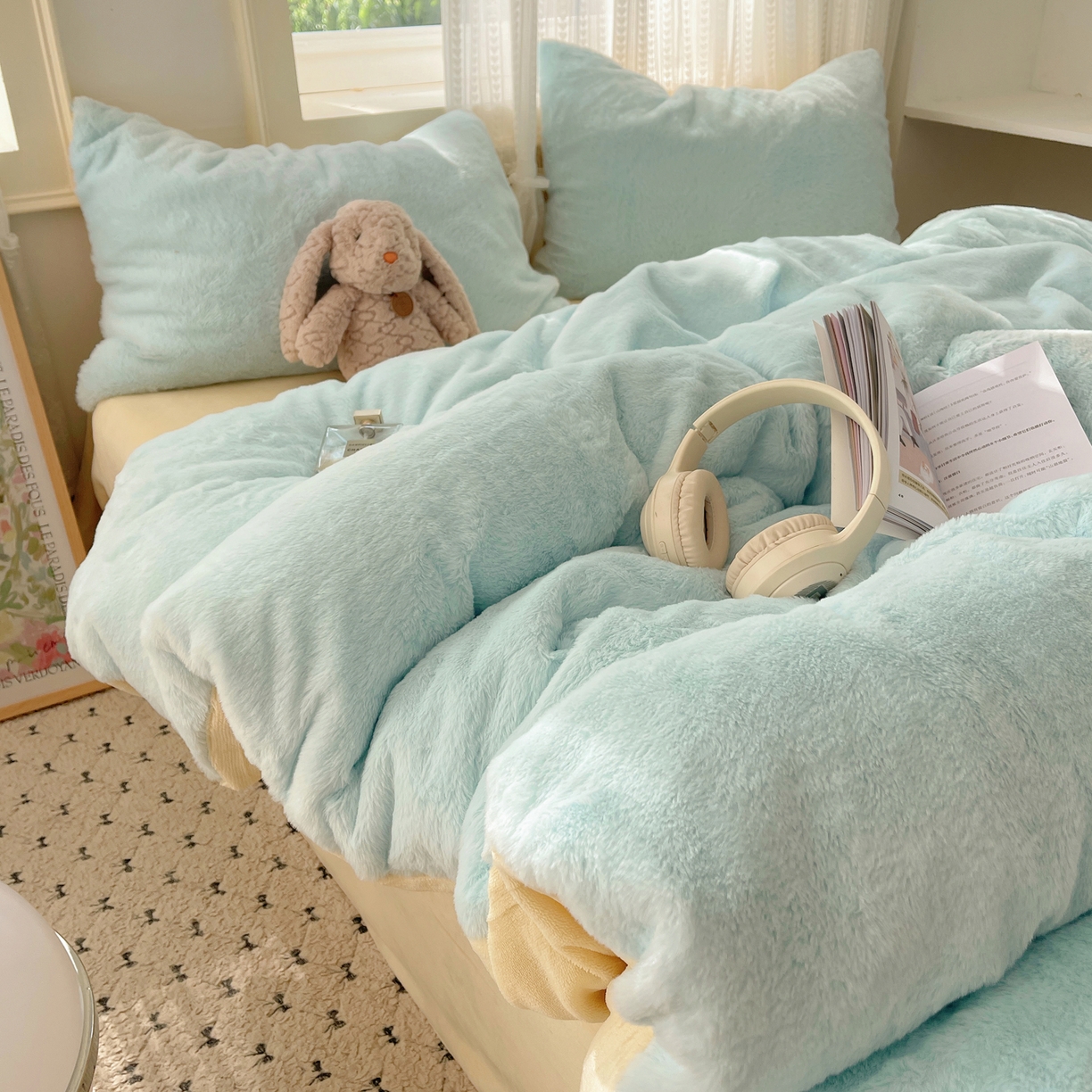 91家纺网 家纺一手货源 找家纺 金爱家 2025新款全消光牛奶绒A类纯色獭兔毛绒立体四件套 混搭-蓝黄