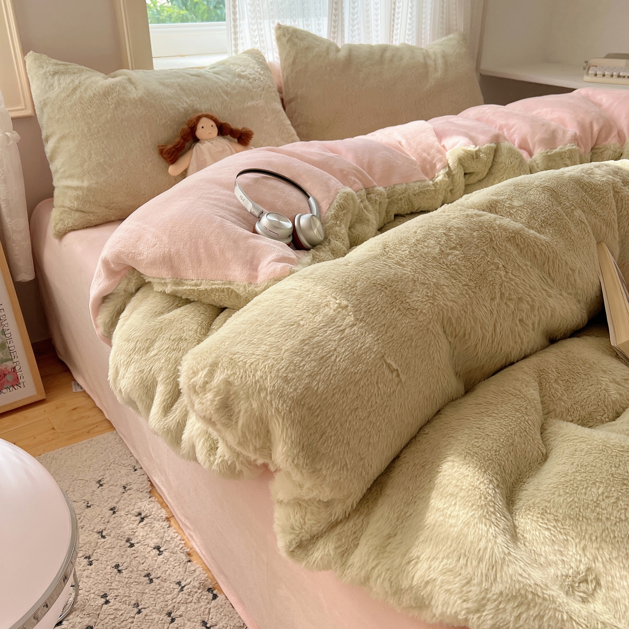 91家纺网 家纺一手货源 找家纺 金爱家 2025新款全消光牛奶绒A类纯色獭兔毛绒立体四件套 混搭-绿粉