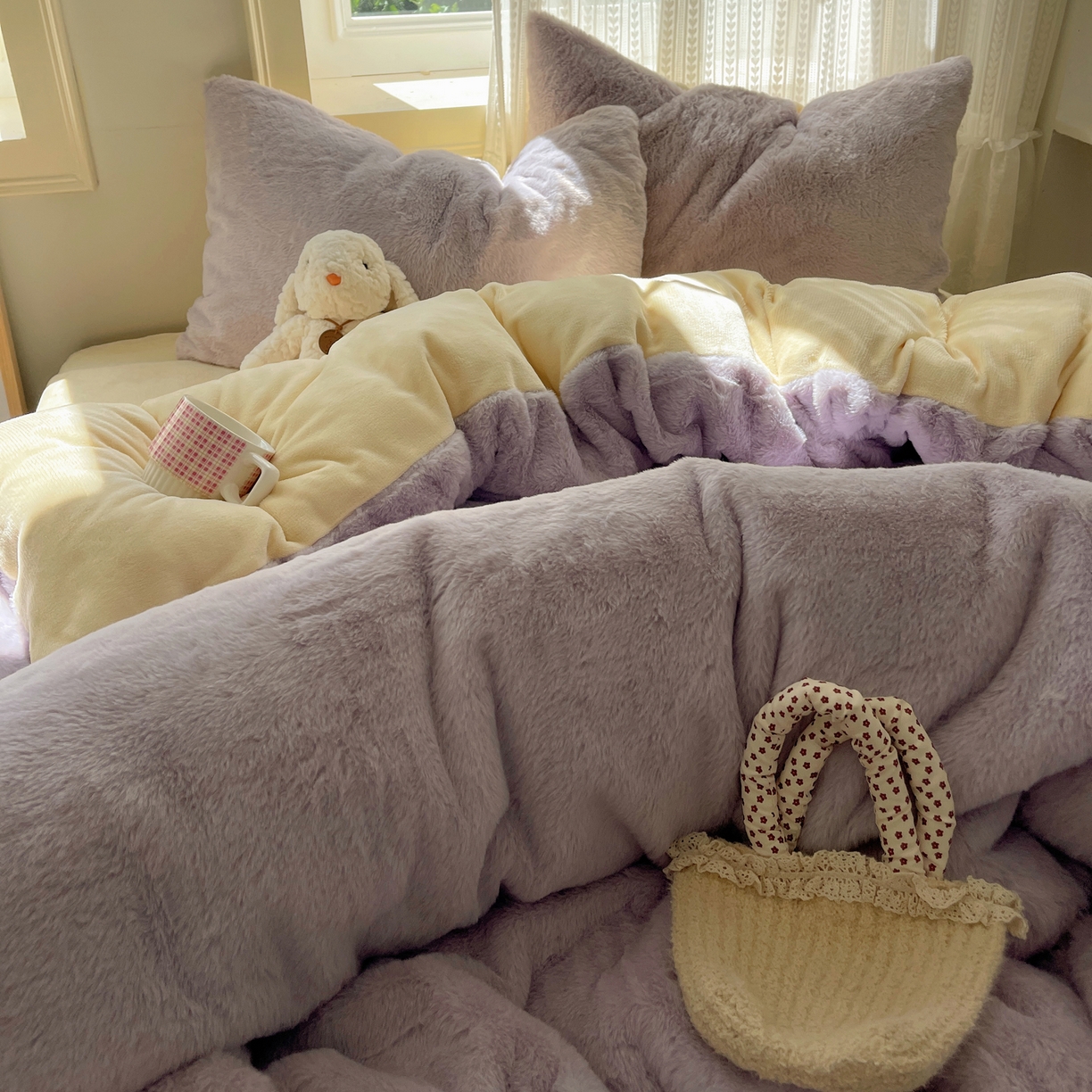 91家纺网 家纺一手货源 找家纺 金爱家 2025新款全消光牛奶绒A类纯色獭兔毛绒立体四件套 混搭-紫黄