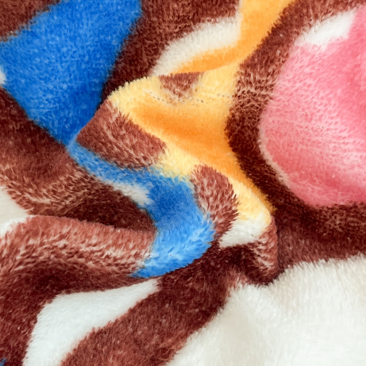 91家纺网 家纺一手货源 找家纺 （总）金爱家 2025新品大版卡通平网数码印花加厚高克重牛奶绒皮卡丘系列四件套