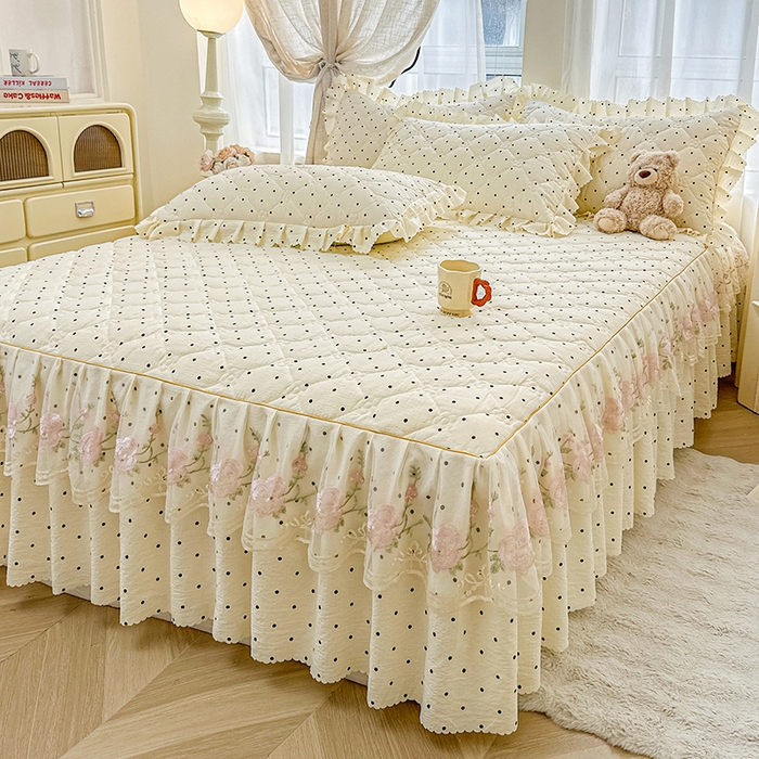 91家纺网 家纺一手货源 找家纺 艾裙海 2025秋冬新款木棉皱皱双层纱夹棉床裙系列单品床裙 黑色波点