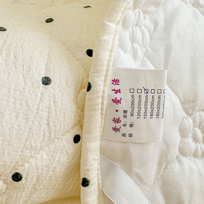 91家纺网 家纺一手货源 找家纺 艾裙海 2025秋冬新款木棉皱皱双层纱夹棉床裙系列单品床裙 黑色波点