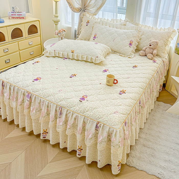 91家纺网 家纺一手货源 找家纺 艾裙海 2025秋冬新款木棉皱皱双层纱夹棉床裙系列单品床裙 可爱小女孩