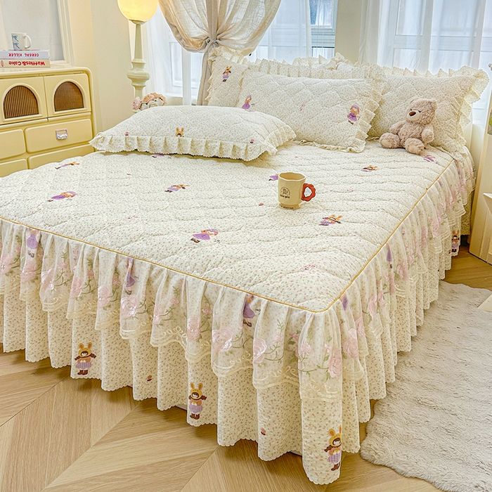 91家纺网 家纺一手货源 找家纺 艾裙海 2025秋冬新款木棉皱皱双层纱夹棉床裙系列单品床裙 可爱小女孩