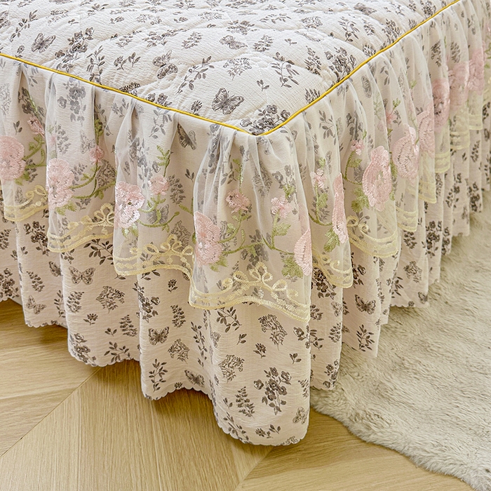 91家纺网 家纺一手货源 找家纺 艾裙海 2025秋冬新款木棉皱皱双层纱夹棉床裙系列单品床裙 素碟吟