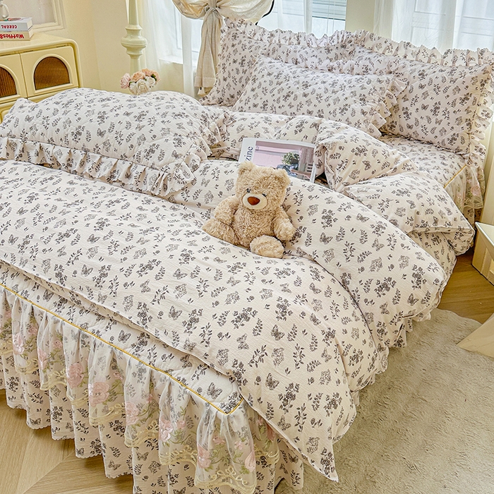 91家纺网 家纺一手货源 找家纺 艾裙海 2025秋冬新款木棉皱皱双层纱夹棉床裙系列单品床裙 素碟吟