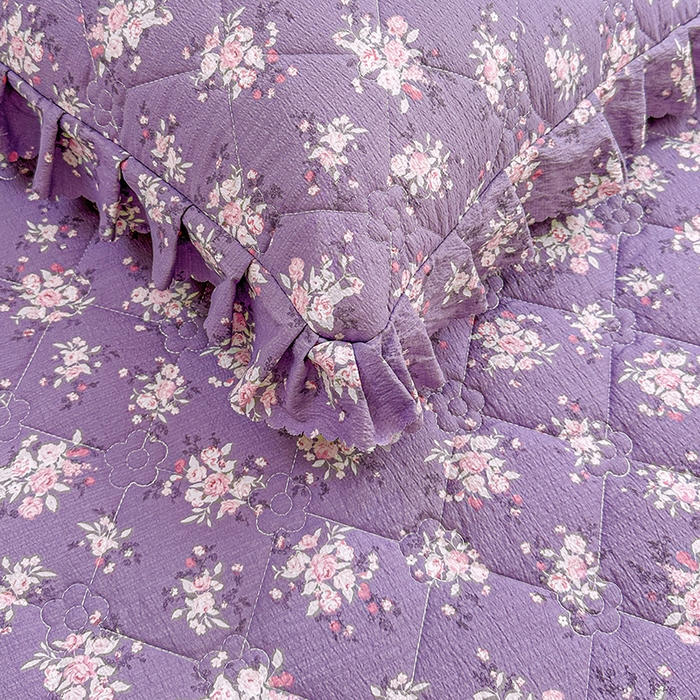 91家纺网 家纺一手货源 找家纺 艾裙海 2025秋冬新款木棉皱皱双层纱夹棉床裙系列单品床裙 紫藤花语