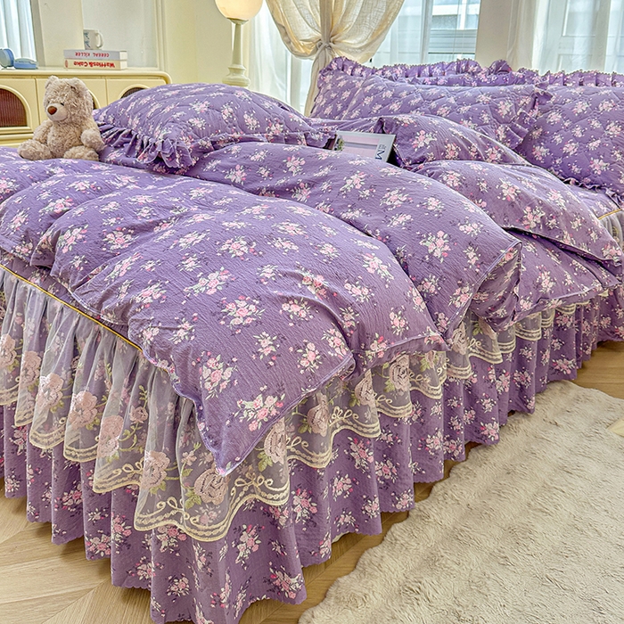 91家纺网 家纺一手货源 找家纺 艾裙海 2025秋冬新款木棉皱皱双层纱夹棉床裙系列单品床裙 紫藤花语