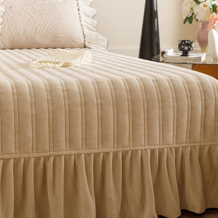 91家纺网 家纺一手货源 找家纺 菊上家纺 2025新品雕花牛奶绒绣花床盖款四件套-伊莉莎系列 伊莉莎-奶奶灰色