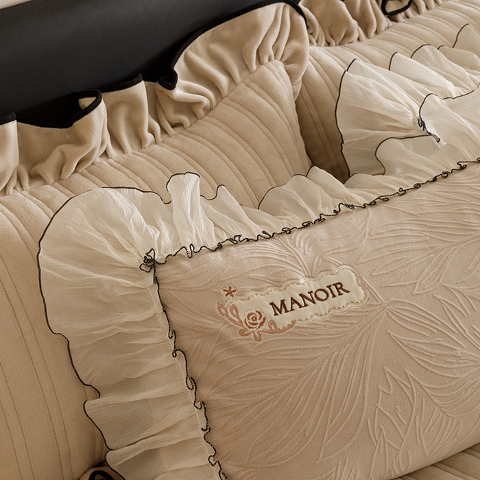 91家纺网 家纺一手货源 找家纺 菊上家纺 2025新品雕花牛奶绒绣花床盖款四件套-伊莉莎系列 伊莉莎-奶奶灰色