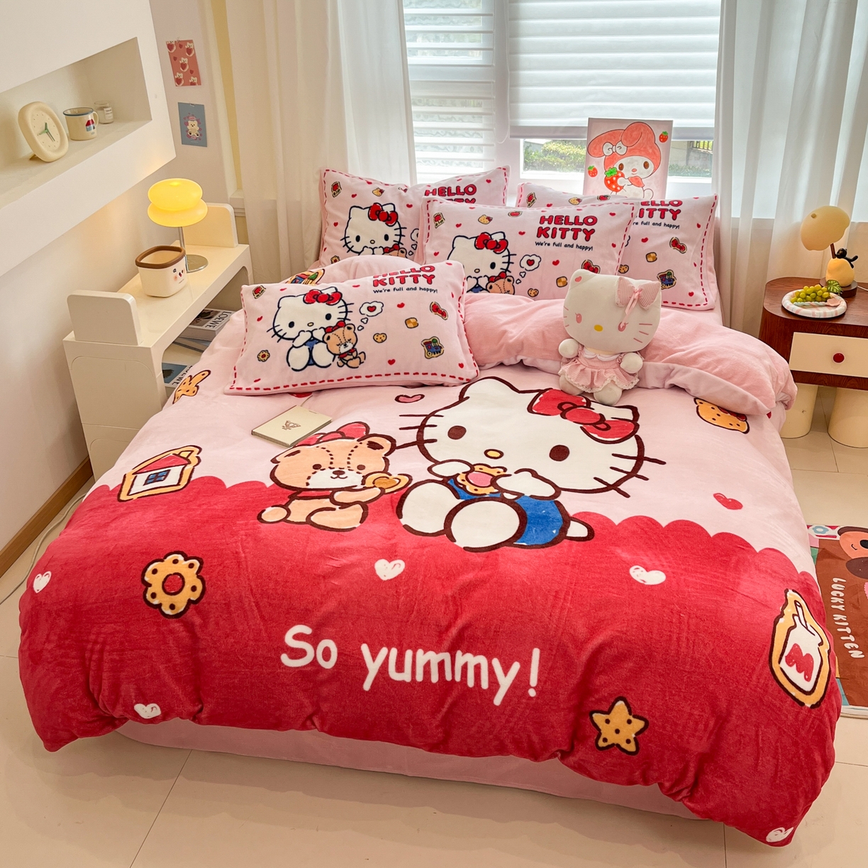 91家纺网 家纺一手货源 找家纺 金爱家 2025新品大版卡通平网数码印花加厚高克重牛奶绒皮卡丘系列四件套 绒大版-饼干熊kt