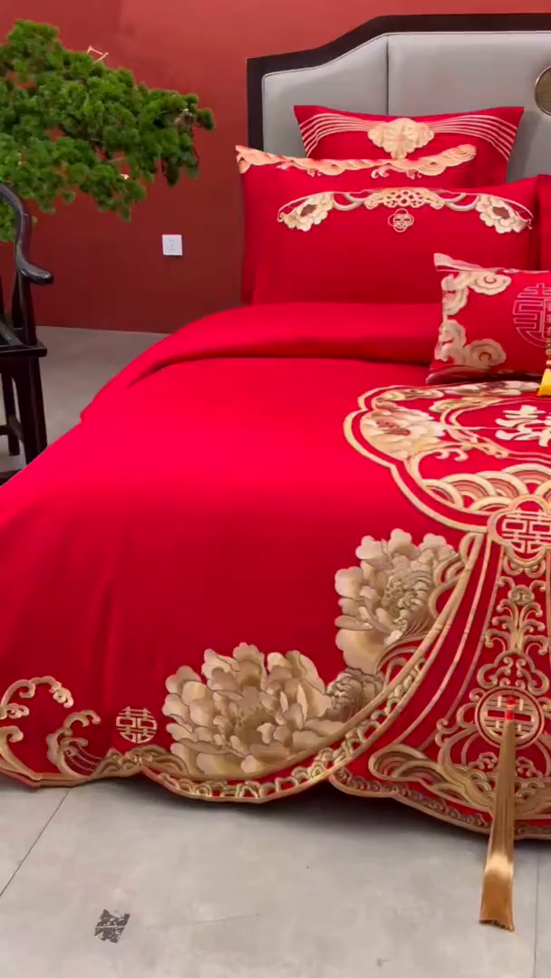 91家纺网 家纺一手货源 找家纺 红番天家居馆 （控价）2025新款纯棉新中式刺绣婚庆四件套（每款供货价的基础上一切活动券后+100） 绮梦花境-金