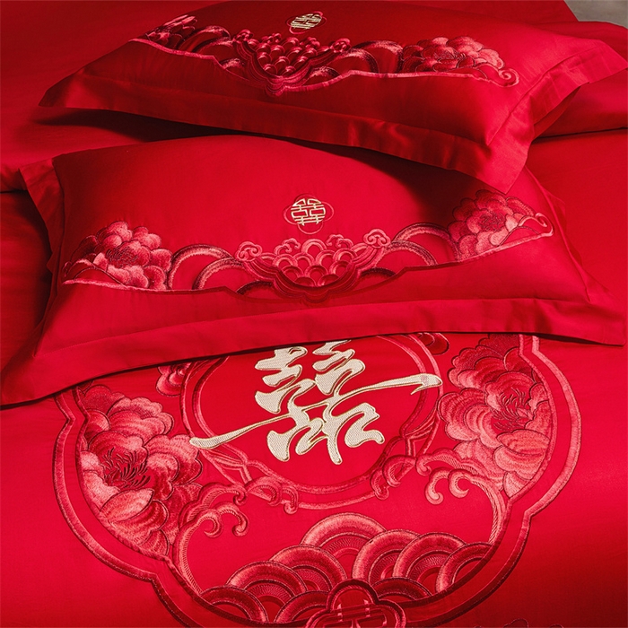 91家纺网 家纺一手货源 找家纺 红番天家居馆 （控价）2025新款纯棉新中式刺绣婚庆四件套（每款供货价的基础上一切活动券后+100） 绮梦花境-红