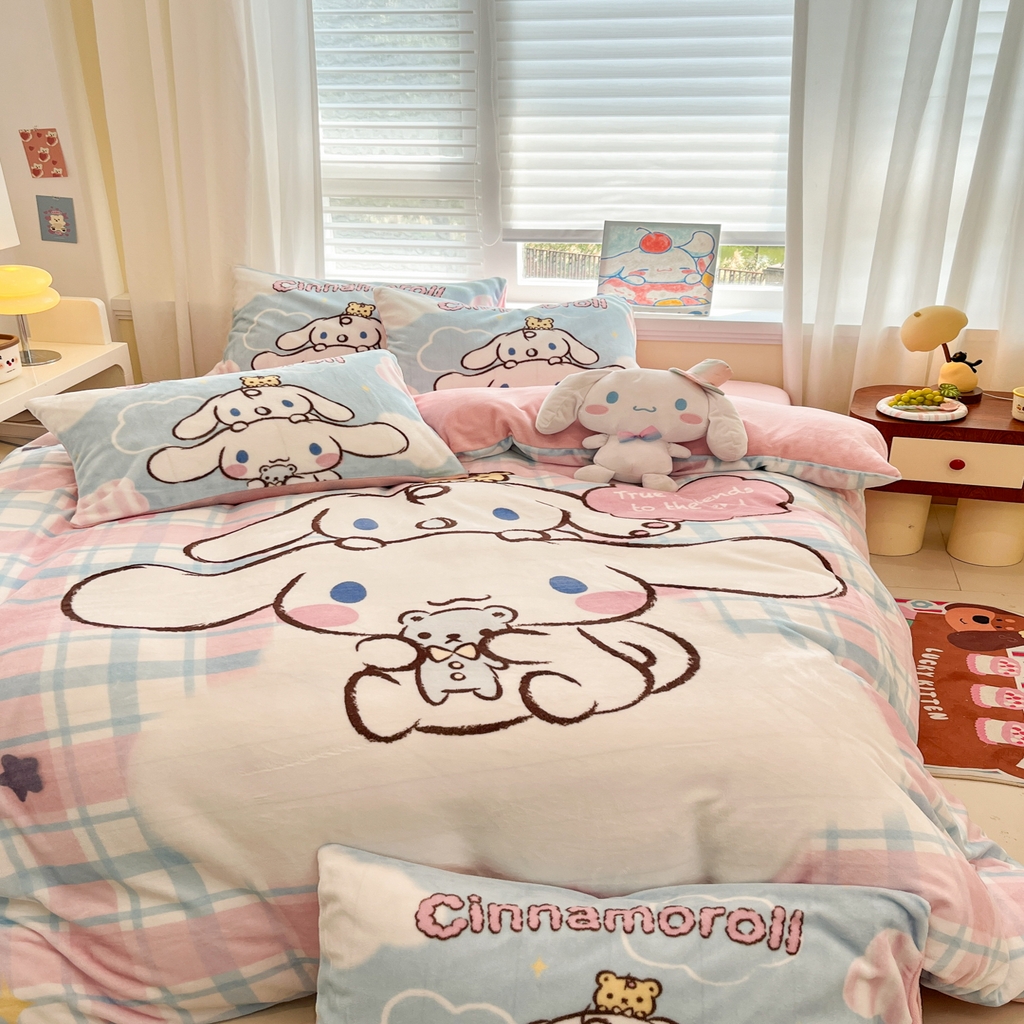 91家纺网 家纺一手货源 找家纺 金爱家 2025新品大版卡通平网数码印花加厚高克重牛奶绒皮卡丘系列四件套 绒大版-彩格玉桂狗