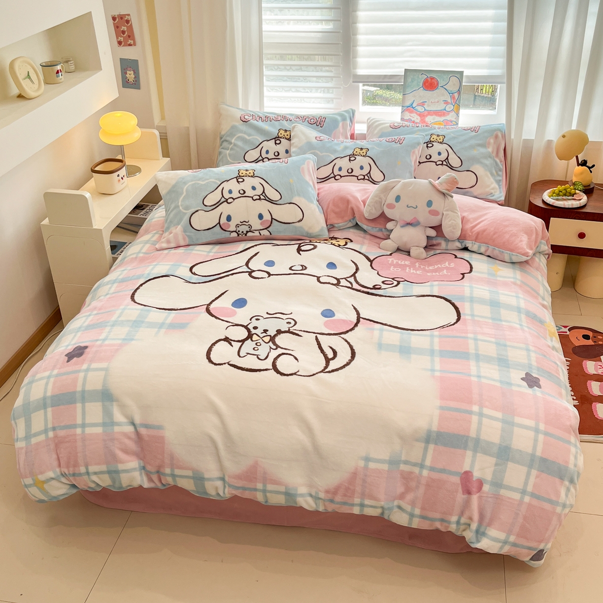 91家纺网 家纺一手货源 找家纺 金爱家 2025新品大版卡通平网数码印花加厚高克重牛奶绒皮卡丘系列四件套 绒大版-彩格玉桂狗