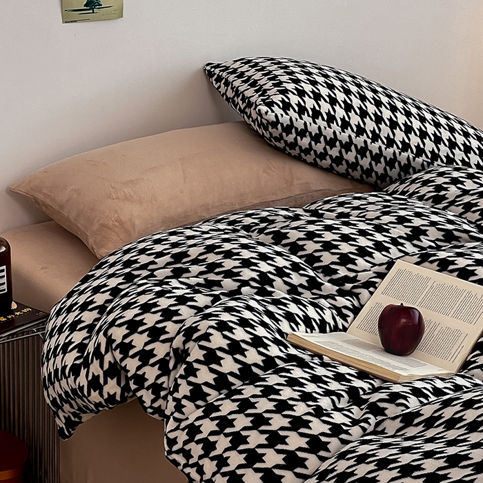 91家纺网 家纺一手货源 找家纺 （总）三朵家纺 2025新款法莱绒混搭四件套