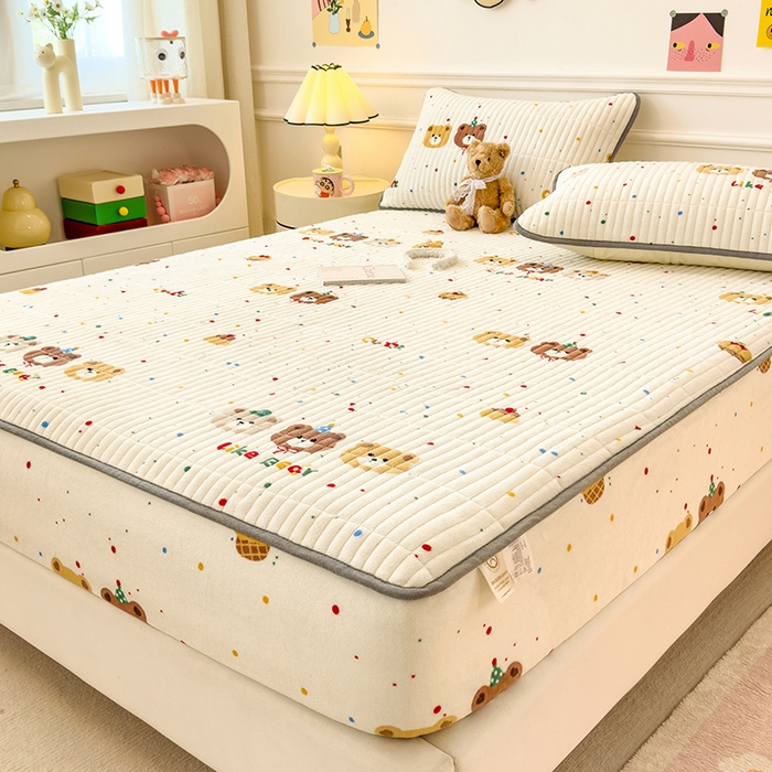 91家纺网 家纺一手货源 找家纺 （总）摩妮卡 2025新款小清新系列印花牛奶绒夹棉床笠三件套