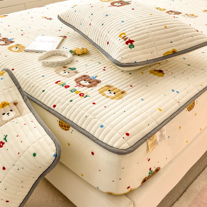 91家纺网 家纺一手货源 找家纺 （总）摩妮卡 2025新款小清新系列印花牛奶绒夹棉床笠三件套