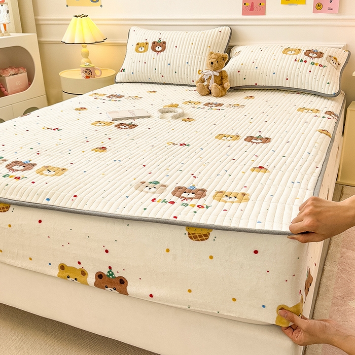 91家纺网 家纺一手货源 找家纺 （总）摩妮卡 2025新款小清新系列印花牛奶绒夹棉床笠三件套