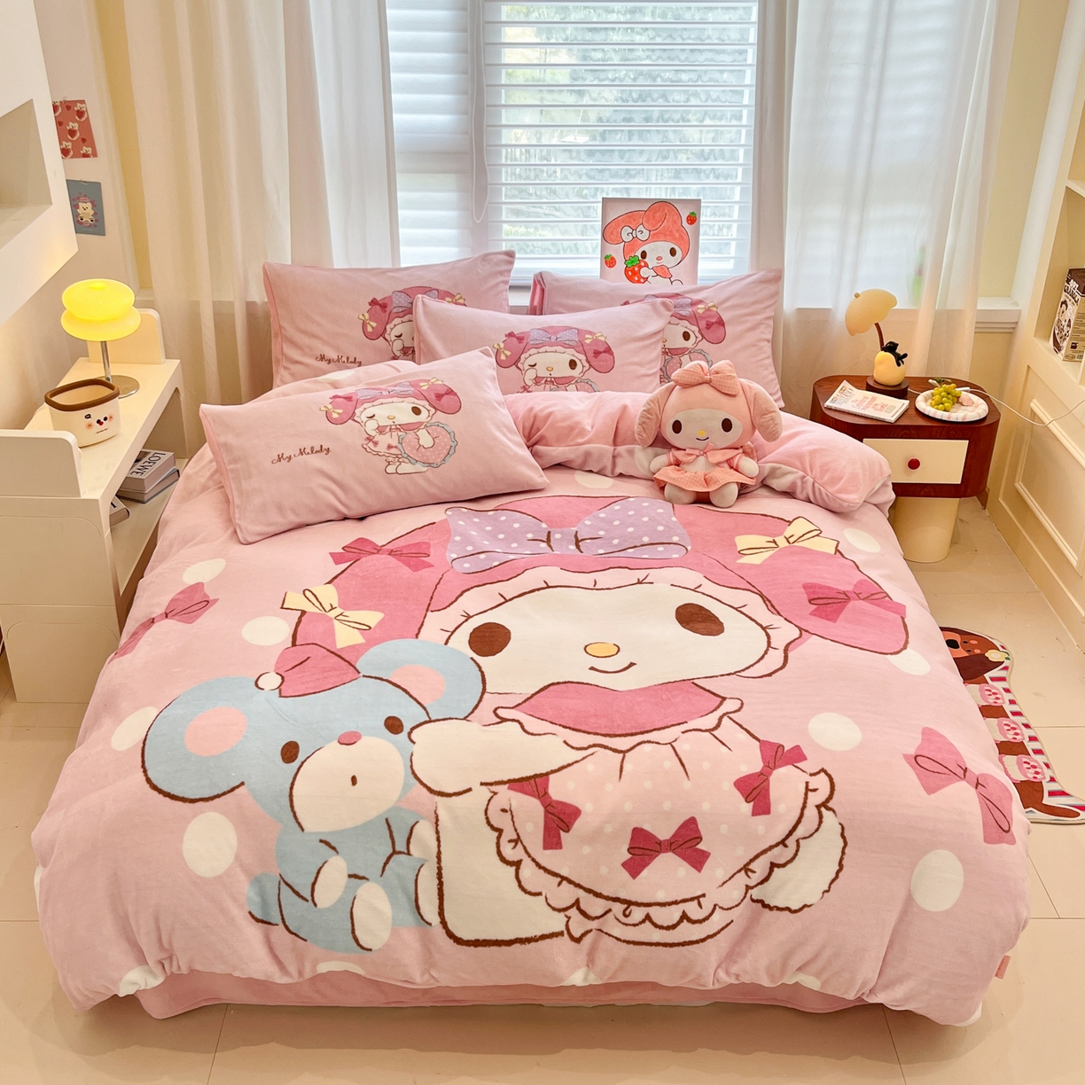 91家纺网 家纺一手货源 找家纺 金爱家 2025新品大版卡通平网数码印花加厚高克重牛奶绒皮卡丘系列四件套 绒大版-公主美乐蒂