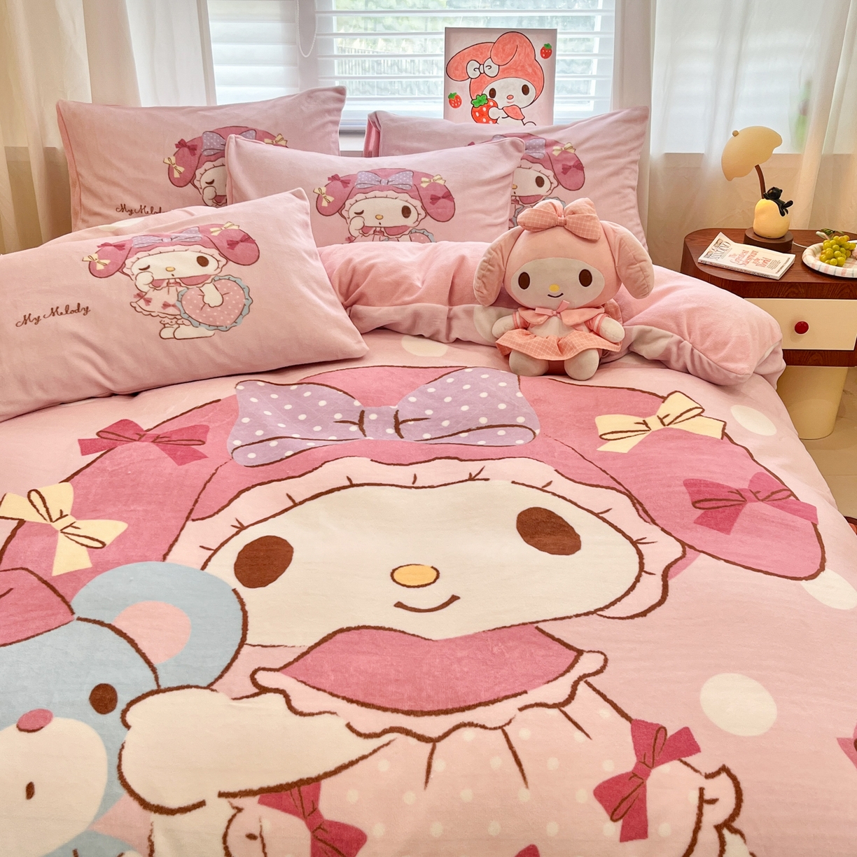 91家纺网 家纺一手货源 找家纺 金爱家 2025新品大版卡通平网数码印花加厚高克重牛奶绒皮卡丘系列四件套 绒大版-公主美乐蒂