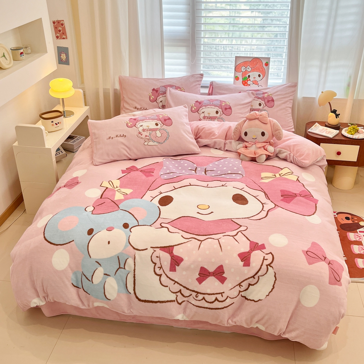 91家纺网 家纺一手货源 找家纺 金爱家 2025新品大版卡通平网数码印花加厚高克重牛奶绒皮卡丘系列四件套 绒大版-公主美乐蒂