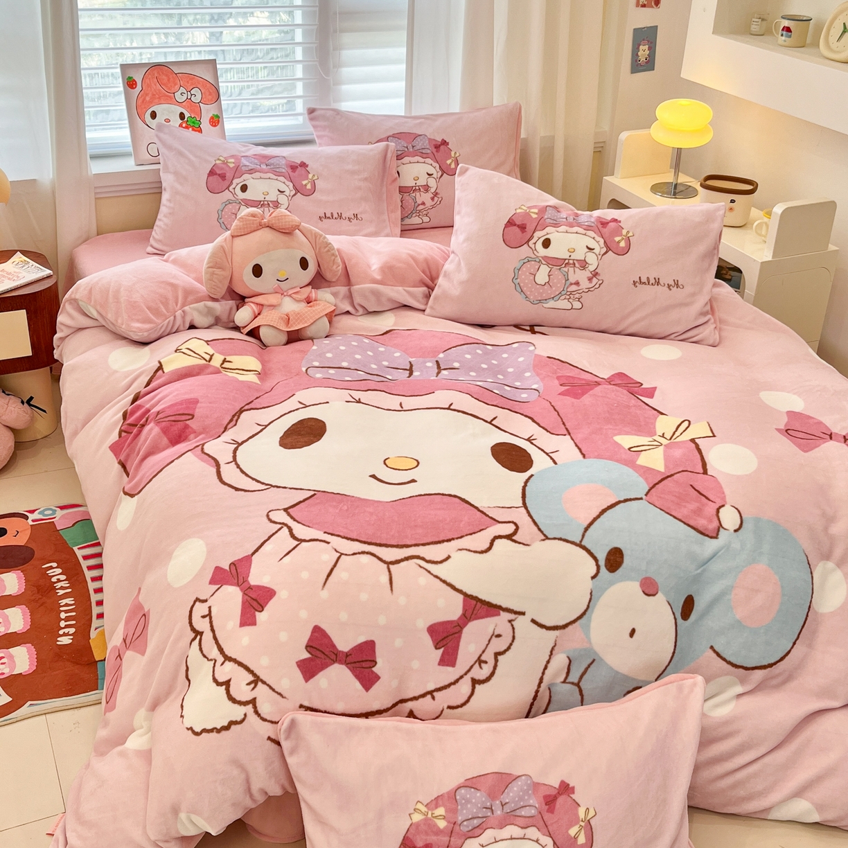 91家纺网 家纺一手货源 找家纺 金爱家 2025新品大版卡通平网数码印花加厚高克重牛奶绒皮卡丘系列四件套 绒大版-公主美乐蒂