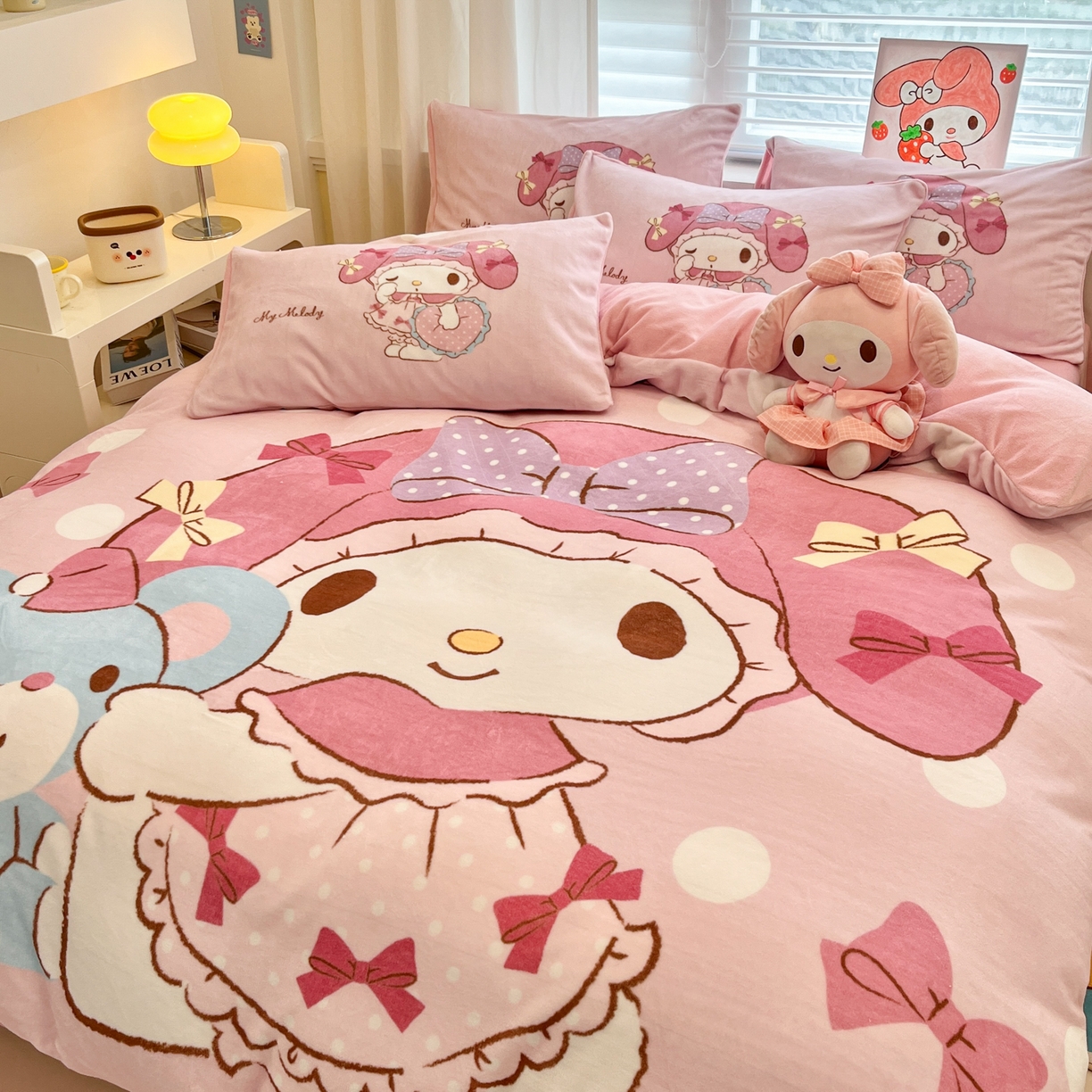 91家纺网 家纺一手货源 找家纺 金爱家 2025新品大版卡通平网数码印花加厚高克重牛奶绒皮卡丘系列四件套 绒大版-公主美乐蒂