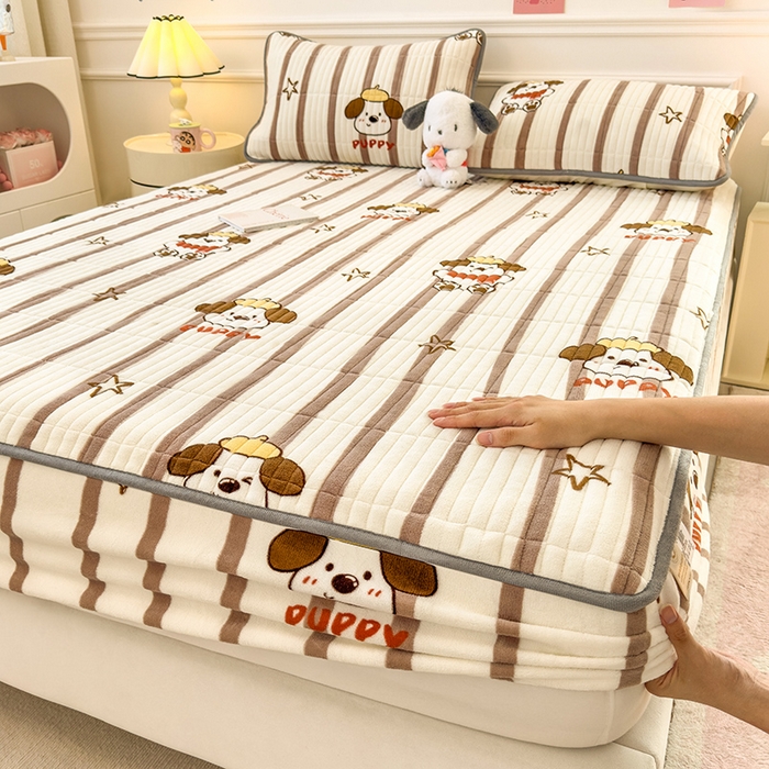 91家纺网 家纺一手货源 找家纺 （总）摩妮卡 2025新款小清新系列印花牛奶绒夹棉床笠三件套