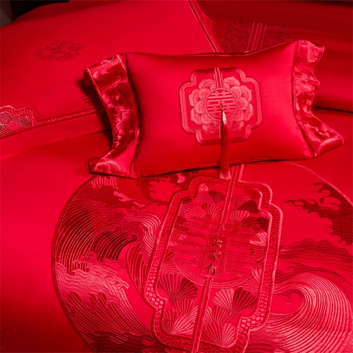 91家纺网 家纺一手货源 找家纺 红番天家居馆 （控价）2025新款纯棉贡缎提花婚庆四件套（每款供货价的基础上一切活动券后+100） 听澜同心-红