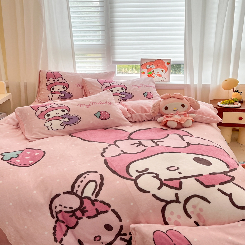 91家纺网 家纺一手货源 找家纺 金爱家 2025新品大版卡通平网数码印花加厚高克重牛奶绒皮卡丘系列四件套 绒大版-木马美乐蒂