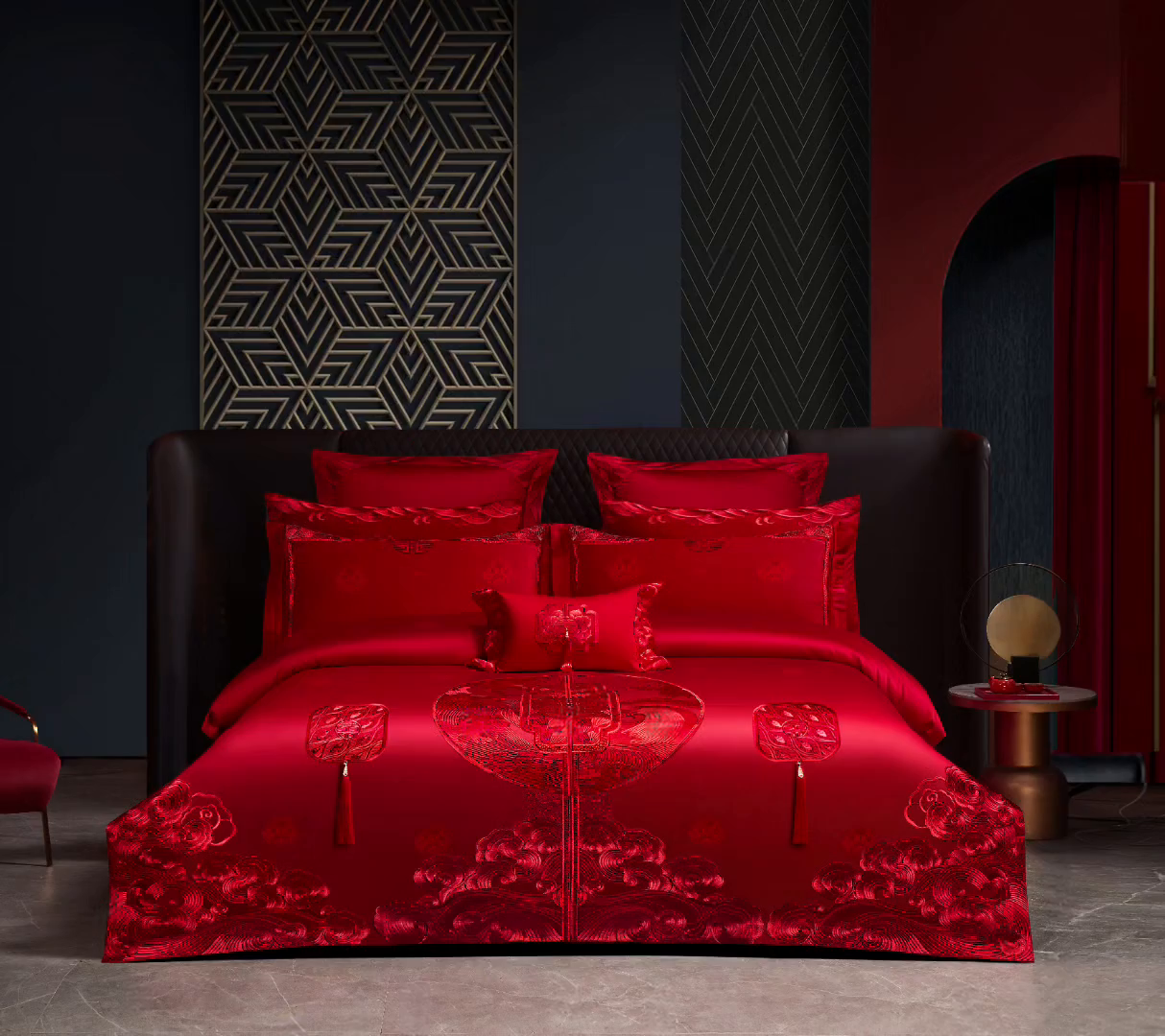 91家纺网 家纺一手货源 找家纺 红番天家居馆 （控价）2025新款纯棉贡缎提花婚庆四件套（每款供货价的基础上一切活动券后+100） 听澜同心-红