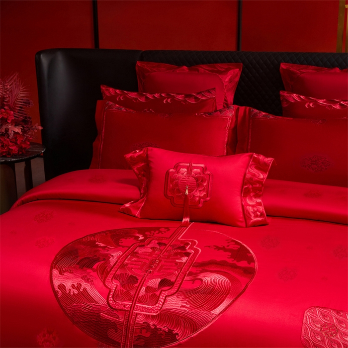 91家纺网 家纺一手货源 找家纺 红番天家居馆 （控价）2025新款纯棉贡缎提花婚庆四件套（每款供货价的基础上一切活动券后+100） 听澜同心-红