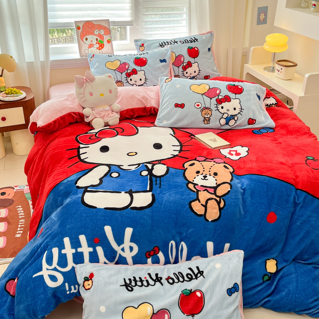 91家纺网 家纺一手货源 找家纺 金爱家 2025新品大版卡通平网数码印花加厚高克重牛奶绒皮卡丘系列四件套 绒大版-气球苹果kt