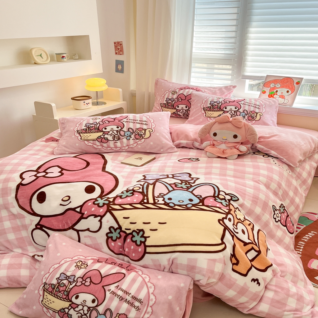 91家纺网 家纺一手货源 找家纺 金爱家 2025新品大版卡通平网数码印花加厚高克重牛奶绒皮卡丘系列四件套 绒大版-野营美乐蒂