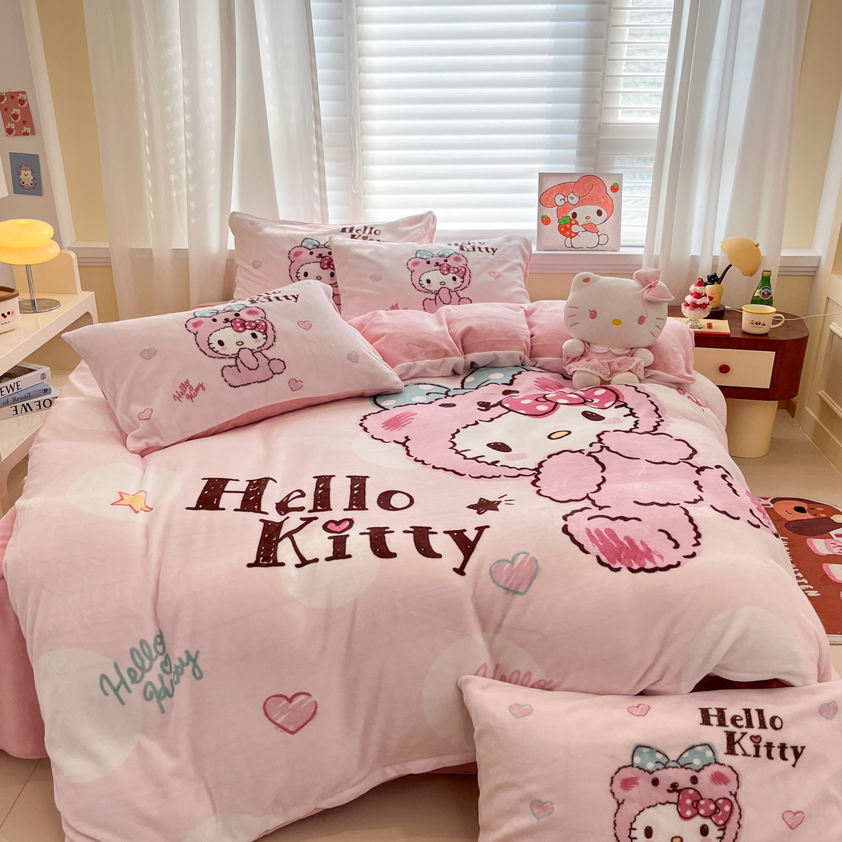 91家纺网 家纺一手货源 找家纺 金爱家 2025新品大版卡通平网数码印花加厚高克重牛奶绒皮卡丘系列四件套 绒大版-babykitty