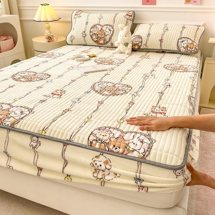 91家纺网 家纺一手货源 找家纺 （总）摩妮卡 2025新款小清新系列印花牛奶绒夹棉床笠三件套