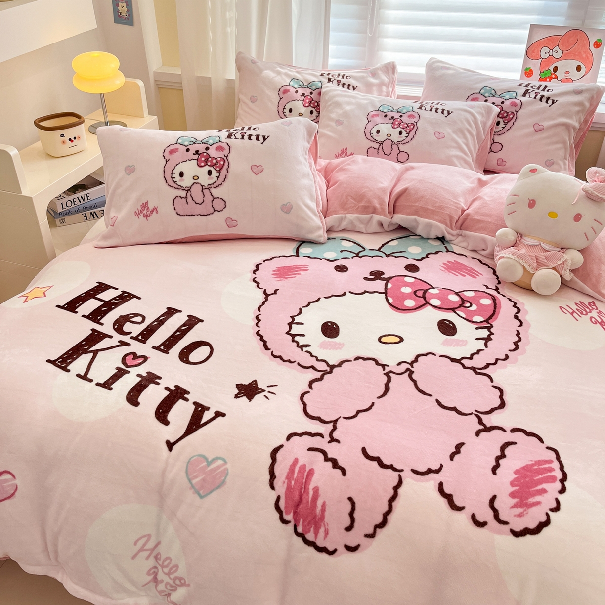 91家纺网 家纺一手货源 找家纺 金爱家 2025新品大版卡通平网数码印花加厚高克重牛奶绒皮卡丘系列四件套 绒大版-babykitty