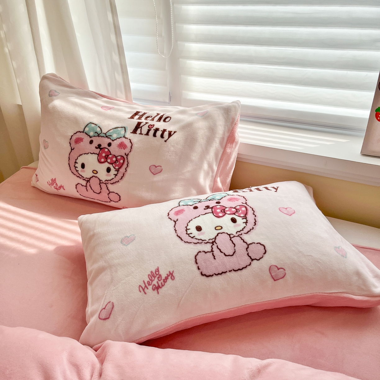 91家纺网 家纺一手货源 找家纺 金爱家 2025新品大版卡通平网数码印花加厚高克重牛奶绒皮卡丘系列四件套 绒大版-babykitty