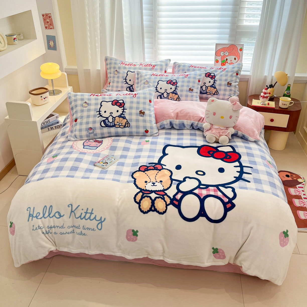 91家纺网 家纺一手货源 找家纺 金爱家 2025新品大版卡通平网数码印花加厚高克重牛奶绒皮卡丘系列四件套 绒大版-kt和熊