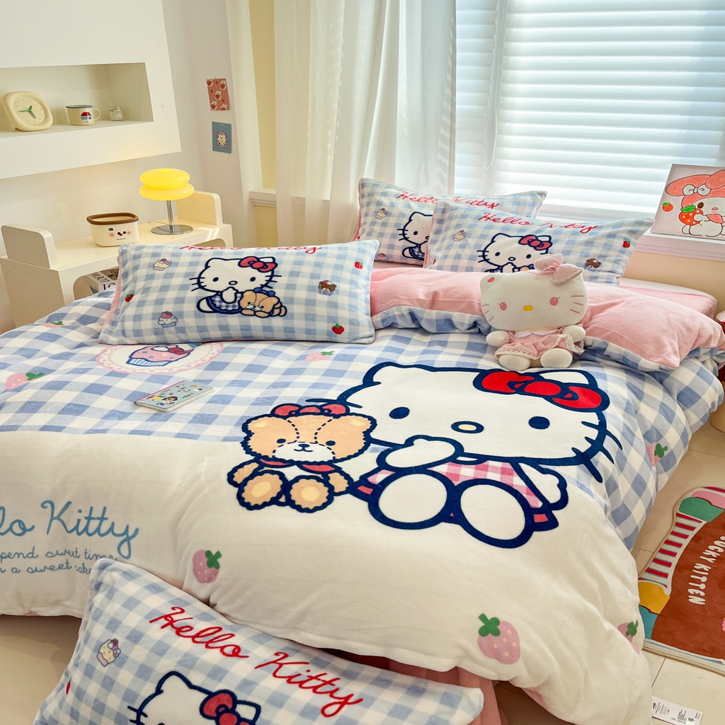 91家纺网 家纺一手货源 找家纺 金爱家 2025新品大版卡通平网数码印花加厚高克重牛奶绒皮卡丘系列四件套 绒大版-kt和熊