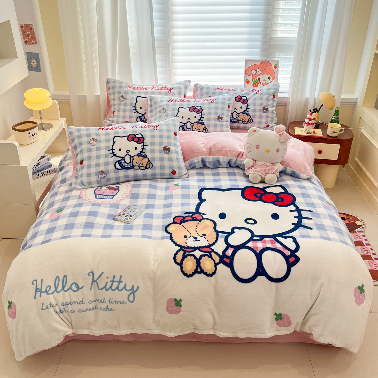 91家纺网 家纺一手货源 找家纺 金爱家 2025新品大版卡通平网数码印花加厚高克重牛奶绒皮卡丘系列四件套 绒大版-kt和熊