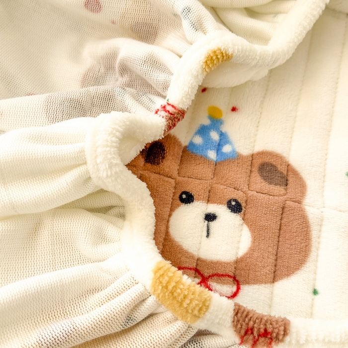 91家纺网 家纺一手货源 找家纺 摩妮卡 2025新款小清新系列印花牛奶绒夹棉床笠三件套 三只小熊