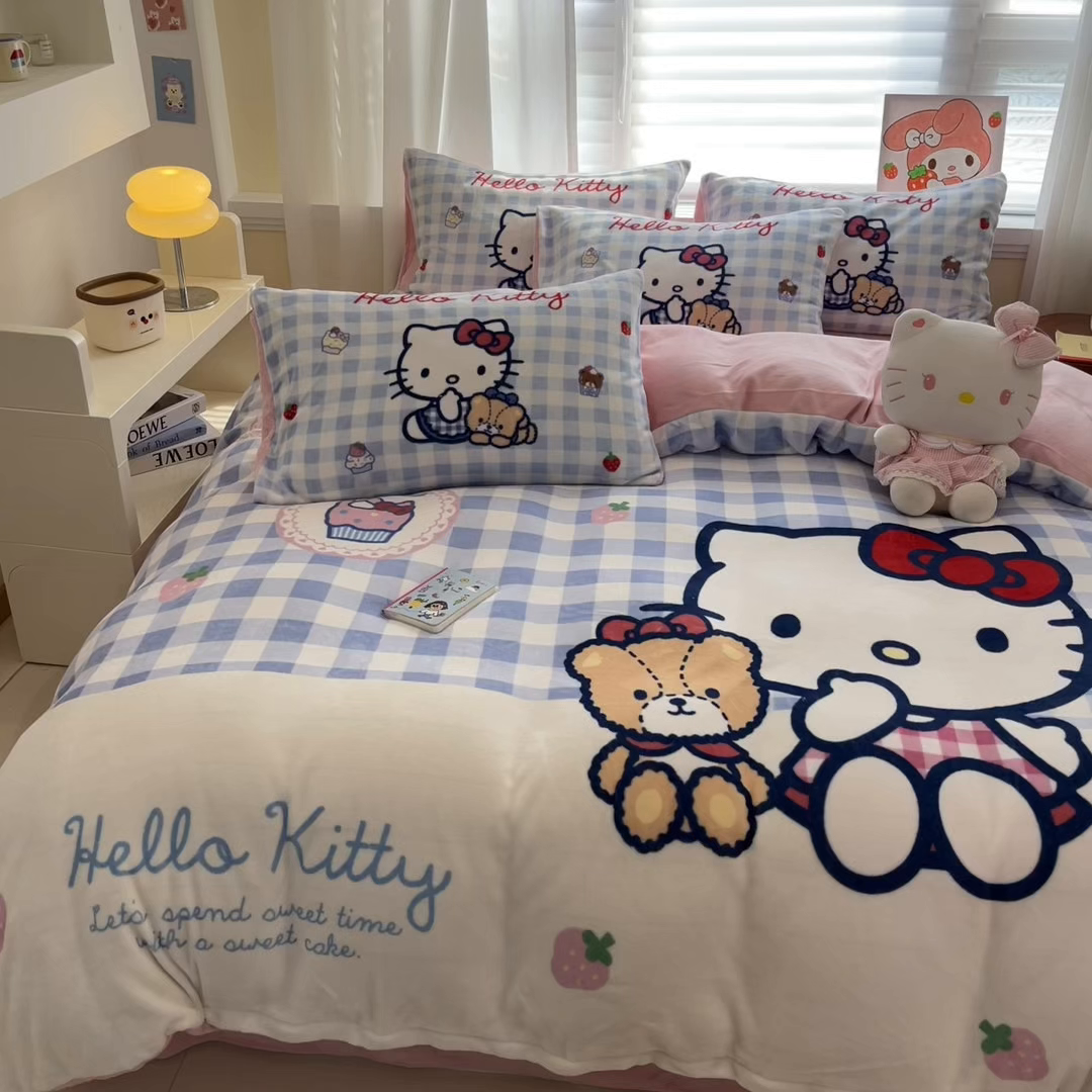 91家纺网 家纺一手货源 找家纺 金爱家 2025新品大版卡通平网数码印花加厚高克重牛奶绒皮卡丘系列四件套 绒大版-kt和熊