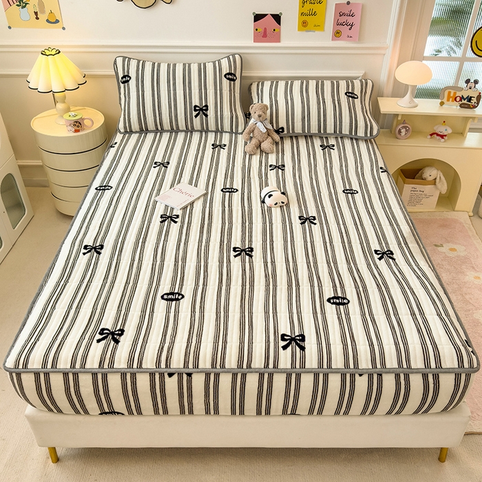 91家纺网 家纺一手货源 找家纺 摩妮卡 2025新款小清新系列印花牛奶绒夹棉床笠三件套 巴洛克暖阳