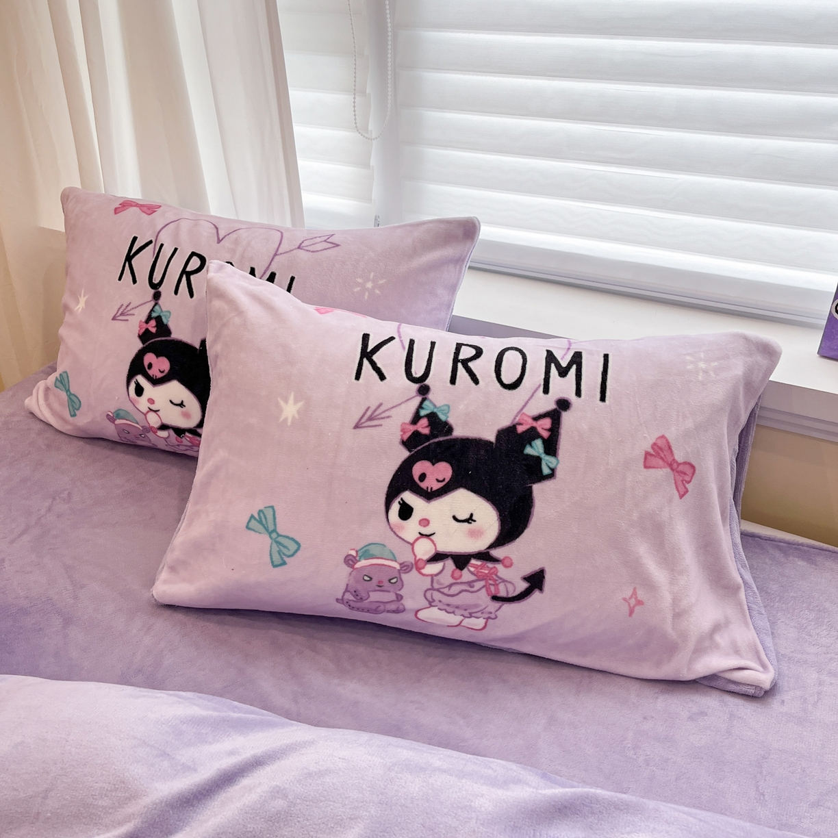 91家纺网 家纺一手货源 找家纺 金爱家 2025新品大版卡通平网数码印花加厚高克重牛奶绒皮卡丘系列四件套 绒大版-巴库库洛米