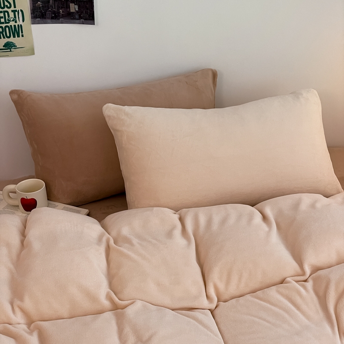 91家纺网 家纺一手货源 找家纺 三朵家纺 2025新款法莱绒混搭四件套 米驼+浅咖