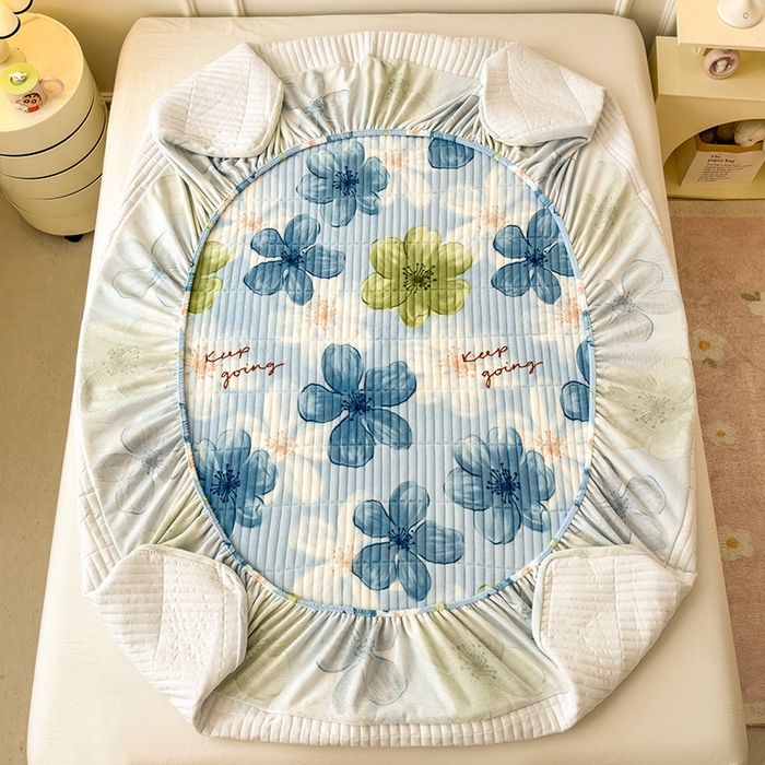 91家纺网 家纺一手货源 找家纺 摩妮卡 2025新款小清新系列印花牛奶绒夹棉床笠三件套 花儿朵朵