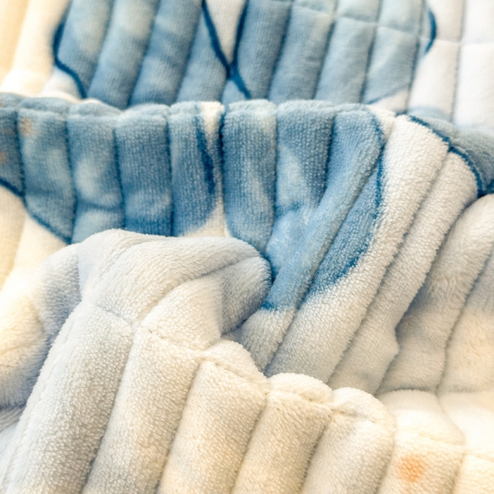 91家纺网 家纺一手货源 找家纺 摩妮卡 2025新款小清新系列印花牛奶绒夹棉床笠三件套 花儿朵朵