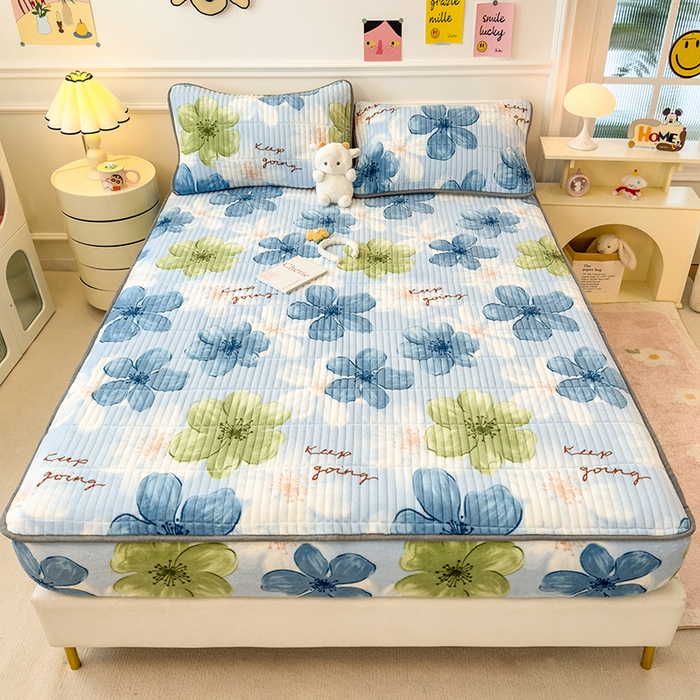 91家纺网 家纺一手货源 找家纺 摩妮卡 2025新款小清新系列印花牛奶绒夹棉床笠三件套 花儿朵朵